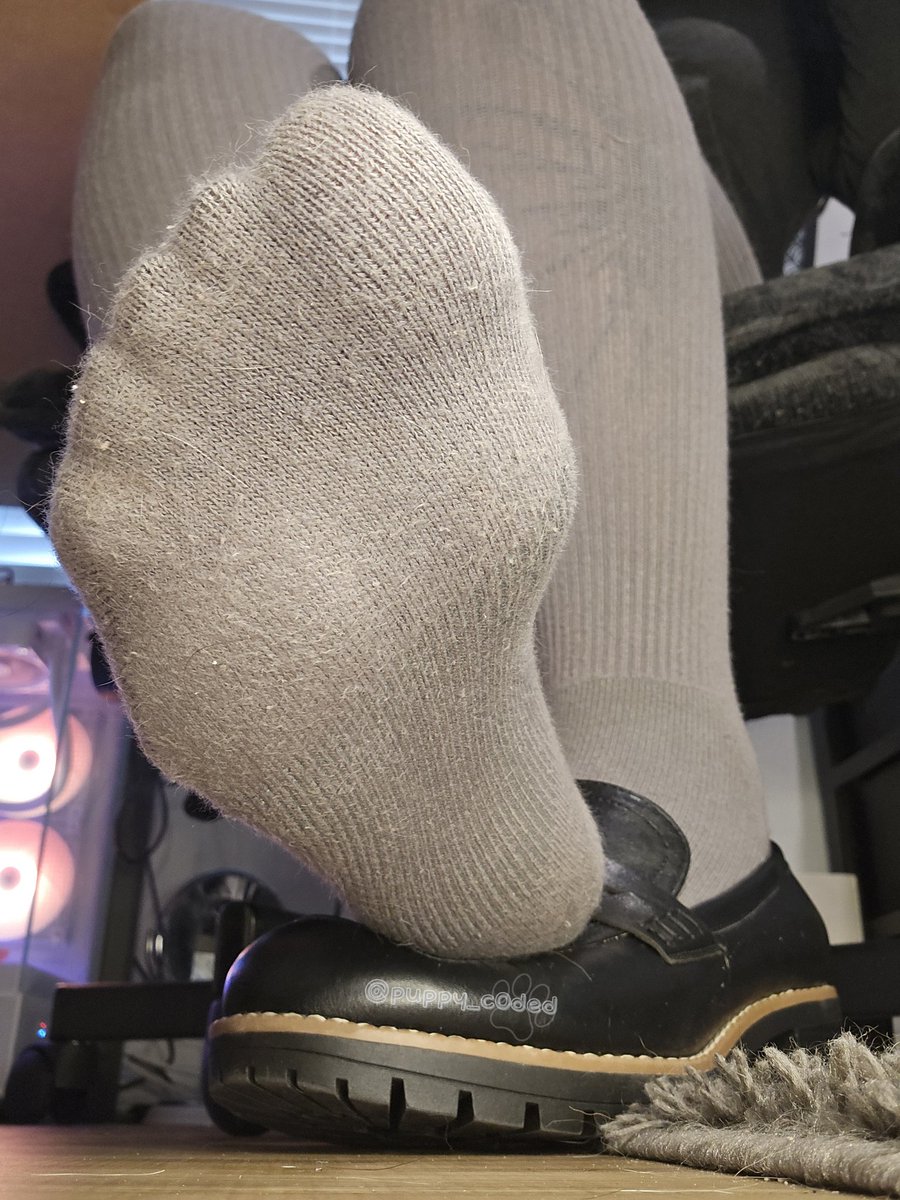 puppy_c0ded's tweet image. Do you like sweaty socks? 🧦