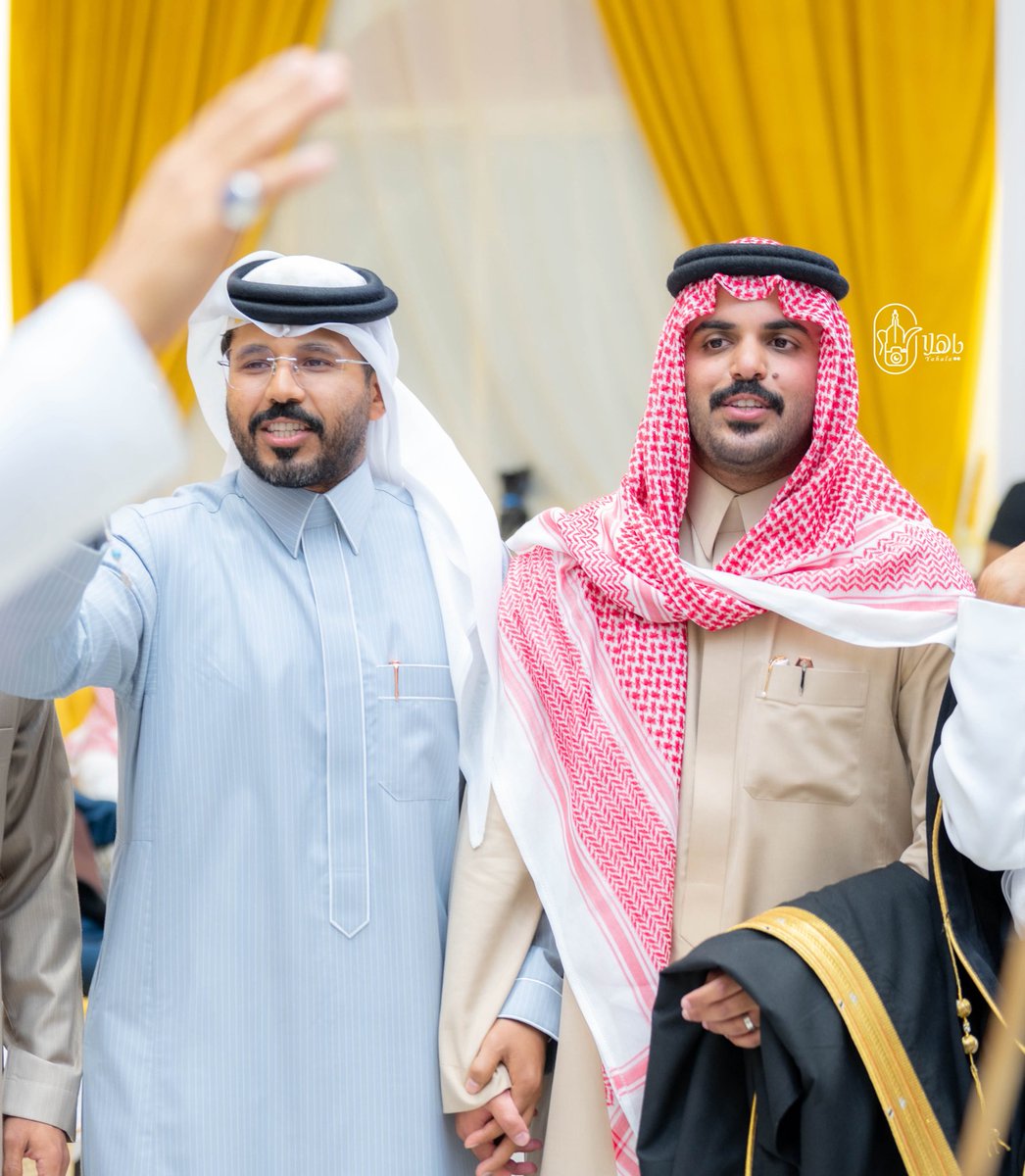محلّك محلّك فـ المكان وصدور الناس
ولا علِّقت هقوه على غير راعيها

مجيّك على فنجال شقرا وجلْي عماس
غناةٍ ما تاخذها الرياجيل بإيديها