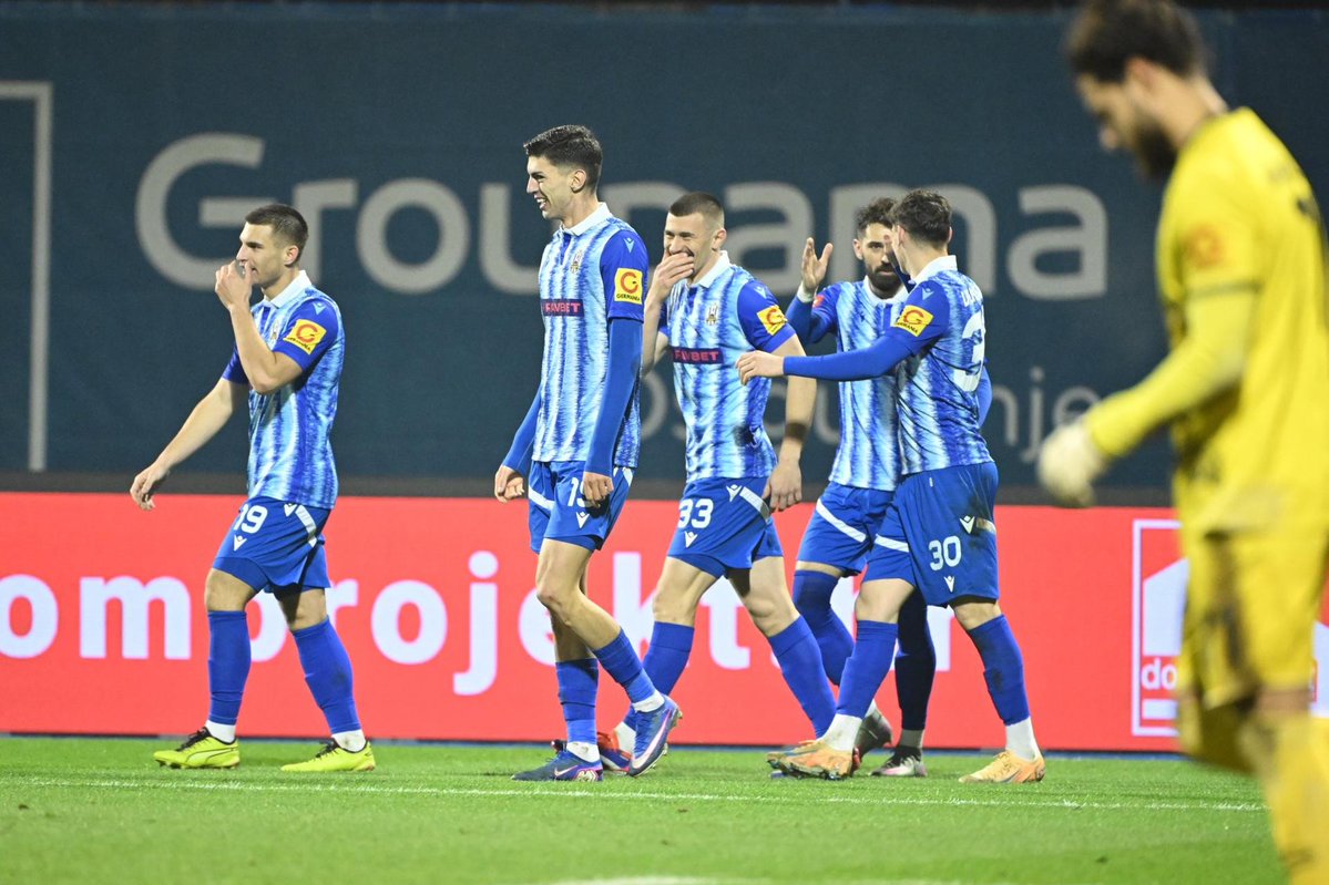 Ljuti "HNL petkom" klasik na praznom Maksimiru

Utakmica regionalnih rivala Lokomotive i Gorice u maglovito zimsko poslijepodne nije privukla veliki broj gledatelja na stadion u Maksimiru, no tijekom 90 i više minuta vidjeli smo utakmicu koja će za koju godinu vrijediti