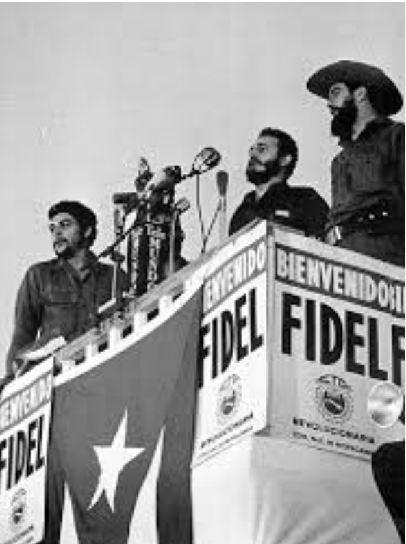 Che lo definió como .."la imagen del pueblo"; y en el seno de éste, según Fidel..."hay muchos Camilos".
¡Camilo es pueblo!
#CubaViveEnSuHistoria