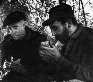 📅17 de febrero de 1957 📸Herbert Matthews, periodista del diario norteamericano The New York Times, entrevista a #FidelCastro en la Sierra Maestra.

fidelcastro.cu
#100AñosConFidel #Cuba #Revolución #FidelCastro #SomosCuba #SomosContinuidad #RevoluciónCubana