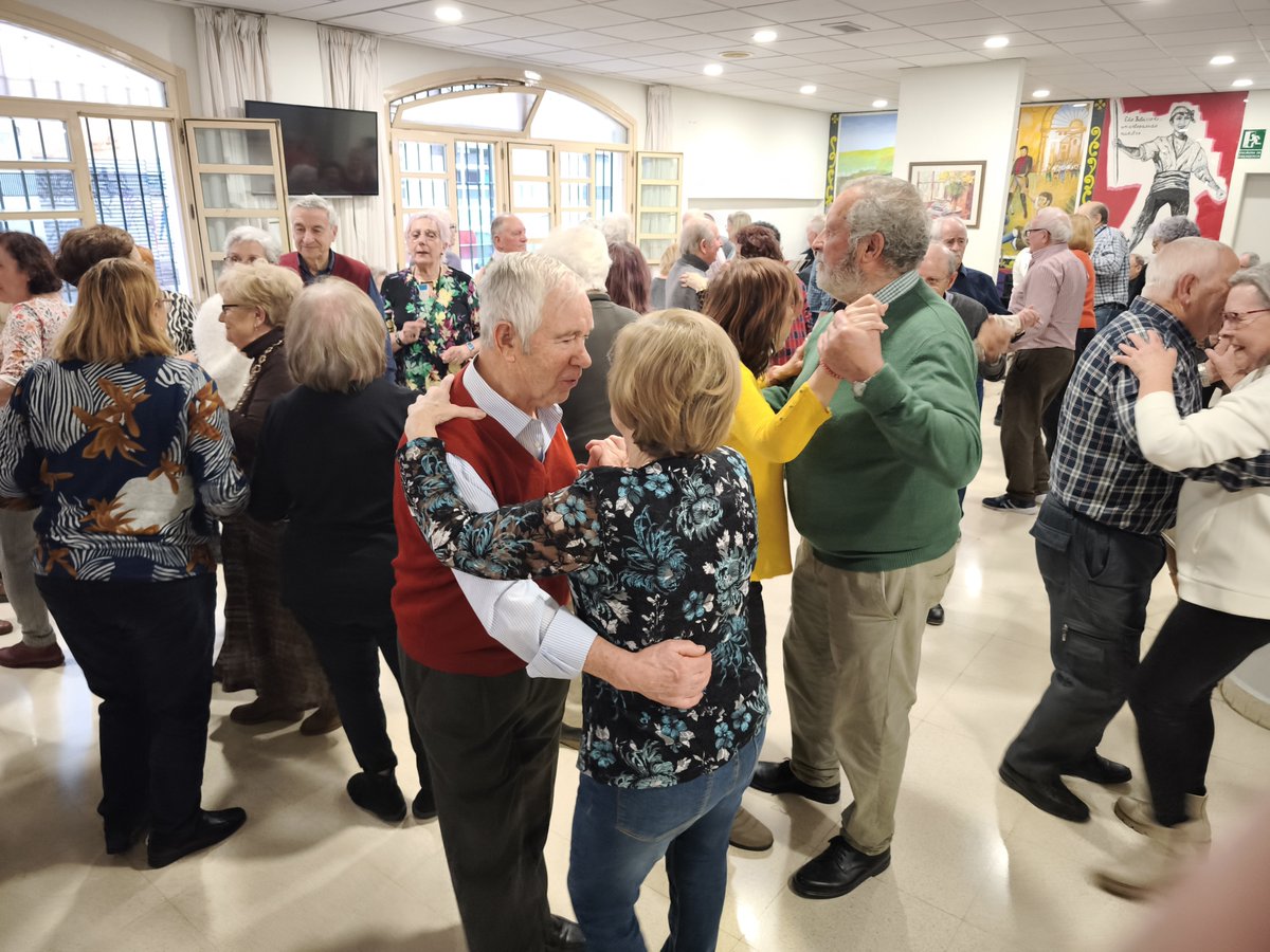 👏🏻 El 3 de febrero se festeja #SanBlas y este jueves el hogar del <a href="/IASSAragon/">IASSAragón</a> que lleva su nombre en Zaragoza nos invitó a celebrarlo con todos sus socios

Pasamos un rato estupendo entre el chocolate con churros, el baile y la buena conversación, ¡gracias a todos!

#BSyF #recap