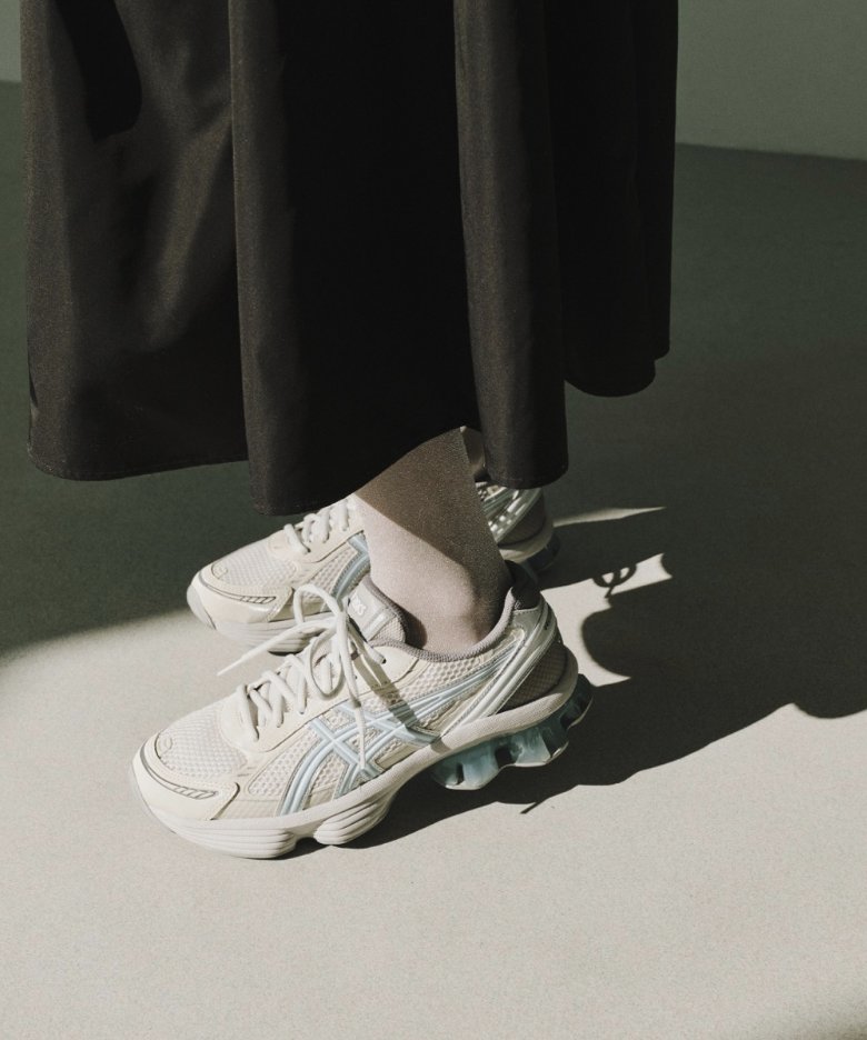 SOLELINKS's tweet photo. Ad: Emmi x ASICS Gel-Kinetic Fluent ‘Cream/Soft Sky’ last sizes at $77.70 + shipping, use code SB30 => https://t.co/rG3jV1BzsR https://t.co/hebDWvJ2t7