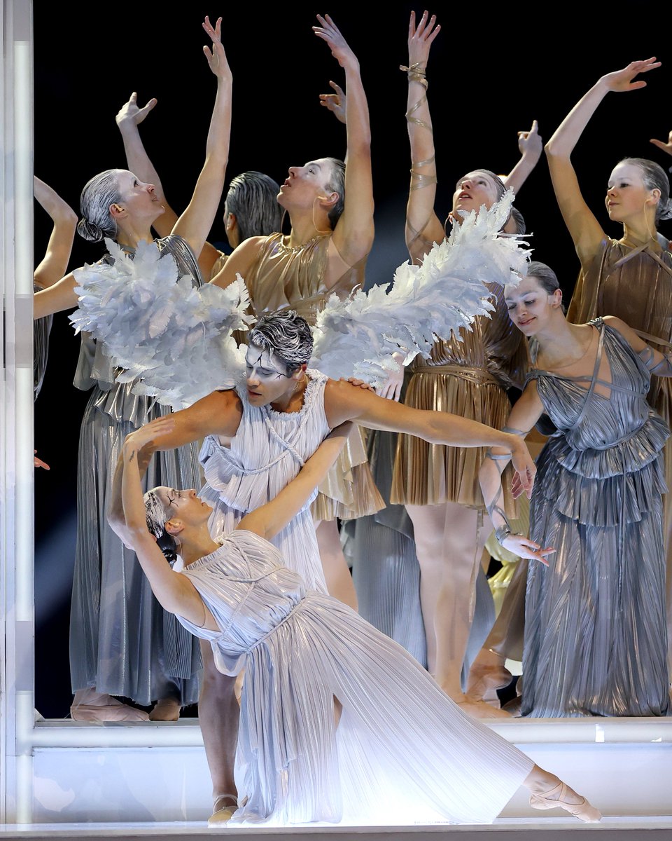 milanocortina26's tweet image. A R M O N I A
Inspired by Antonio Canova!

UNBELIEVABLE! ✨

#MilanoCortina2026 #Olympics #OpeningCeremony