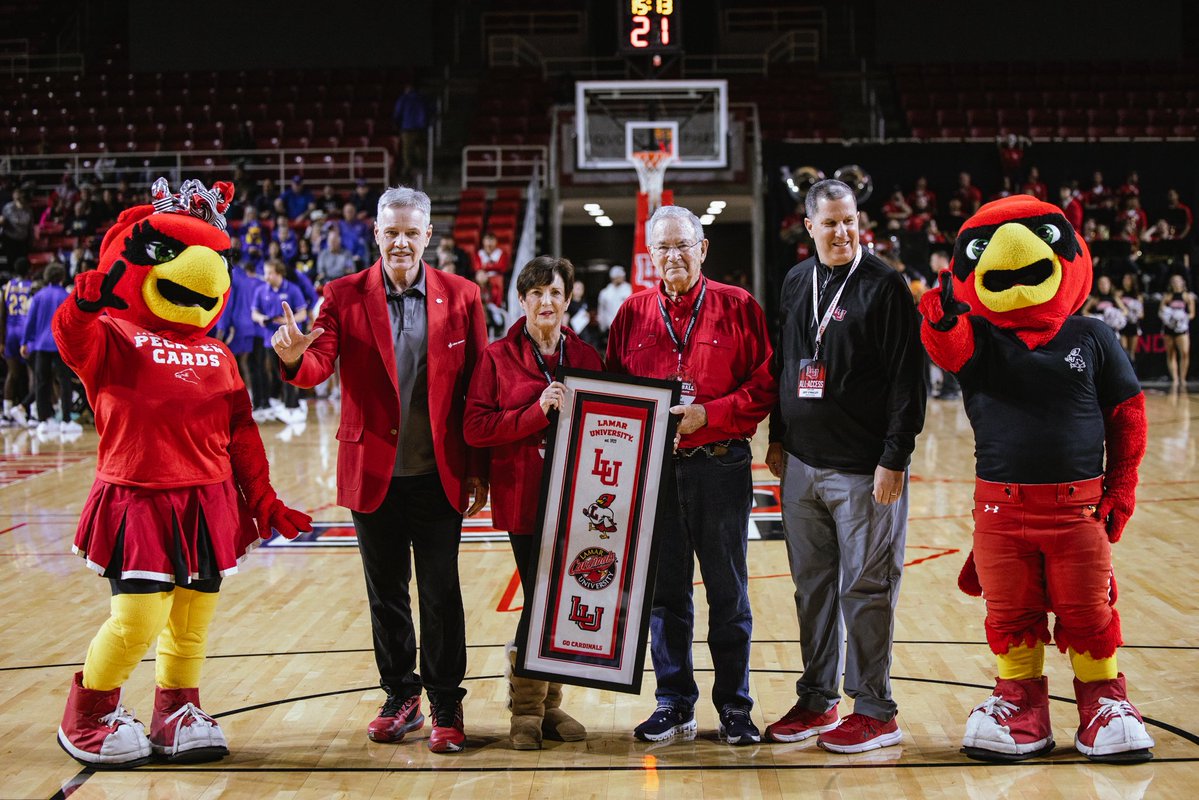 Saturday we got the chance to thank President Emeritus Dr. Jimmy Simmons &amp; Former First Lady of Lamar University Susan Simmons for their remarkable contribution to the future of Lamar Athletics!

Thank you for your generosity!

#PeckEmCards