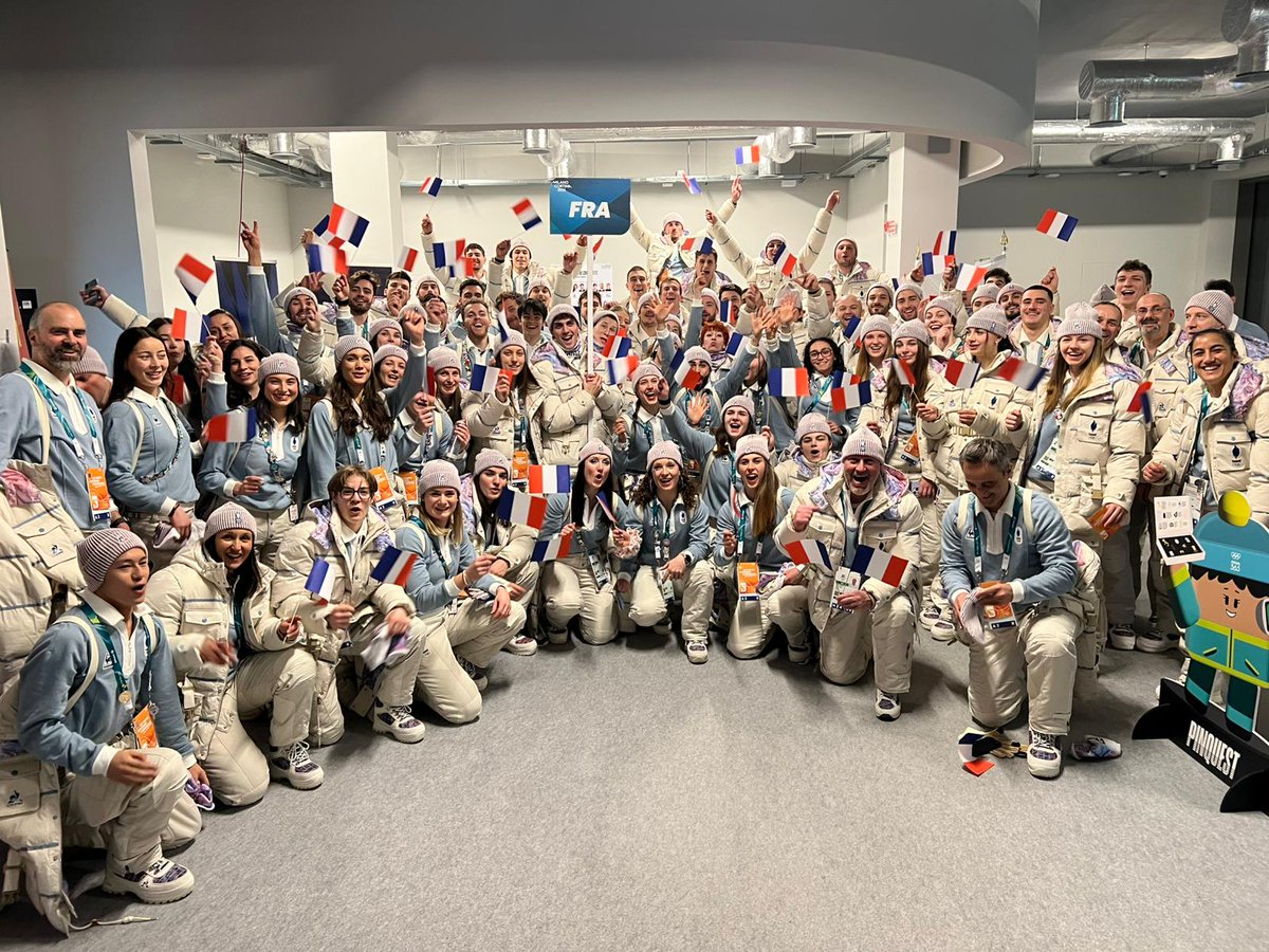 EquipeFRA's tweet photo. Predazzo, Milan, Livigno, Cortina... 
Nos Bleus sont prêts pour le début des festivités 🤩

#MilanoCortina2026 #AllezLesBleus https://t.co/qxji6arf1b