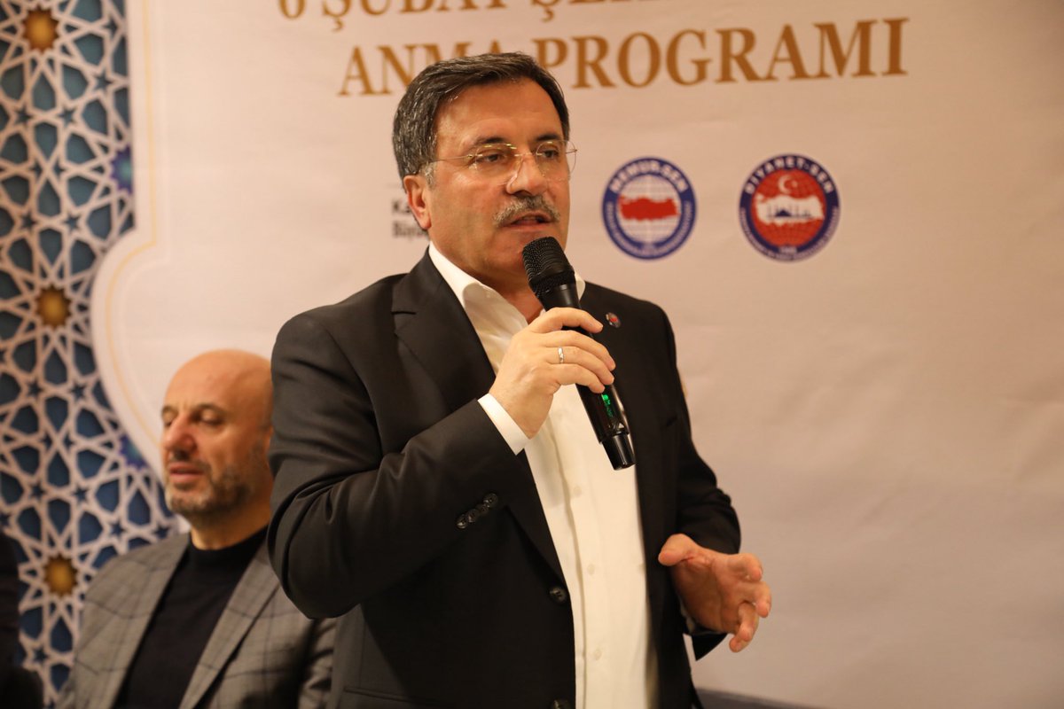 yildizali19's tweet photo. 📍Kahramanmaraş Din Görevlileri Deprem Şehitleri Anma Programı 

📌 Kahramanmaraş’ta depremde şehit olan Din Görevlilerimizin aileleri ve ailelerini depremde kaybeden hocalarımızla bir araya geldik. 

 ▪️Asrın Felaketi olarak nitelendirilen 6 Şubat depremlerinin yıl dönümünde hayatını kaybeden vatandaşlarımızı rahmet ve hürmetle yâd ediyorum.

▪️Bu büyük felaketin ardından devletimizin tüm imkânları seferber edilmiş; şehirlerimizin yeniden ihyası ve vatandaşlarımızın güvenli yuvalarına kavuşması için kapsamlı bir seferberlik yürütülmüştür. 

▪️Milletçe ve din görevlileri olarak ortaya koyduğumuz birlik, beraberlik ve dayanışma ruhu; bu zor günlerin aşılmasında en büyük gücümüz olmuş, yaralarımızın sarılmasında belirleyici rol oynamıştır.

▪️Bu anlamlı program için Şube Başkanımız Abdülaziz Yenice şahsında tüm teşkilatımızı tebrik ediyor, bizlerle beraber olan Gaziantep Şube Başkanımız Müslüm Göral’a katılımcılara ve  hocalarımıza teşekkür ediyorum.