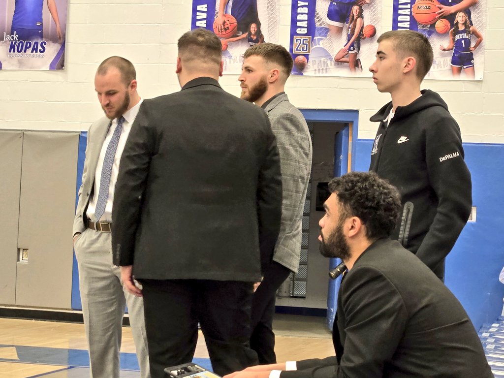 Hempfield coaches looking dapper on the sideline tonight. 

<a href="/NK_BoysHoops/">Norwin Boys Basketball</a> <a href="/hasd_athletics/">Hempfield Area Athletic Department</a> <a href="/TribLiveHSSN/">TribLive HSSN</a> #wpialhoops