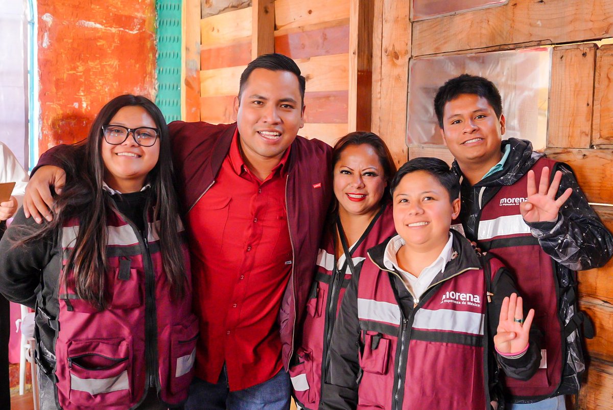 Terminamos el día en Altotonga, Veracruz, junto a nuestro dirigente estatal, Esteban Ramírez Zepeta.  Nos llena de energía ver a tantas juventudes participando.  Nos confirma lo que ya sabíamos: ¡El relevo generacional no se detiene y la transformación es joven!