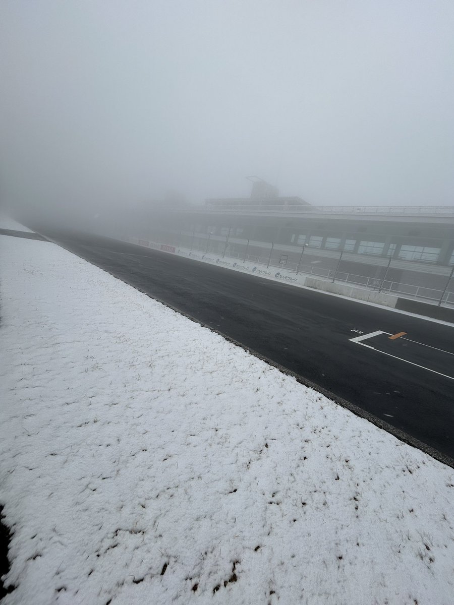 autopolis2005's tweet image. 本日2/7(土)のスポーツ走行・体験走行は積雪のため中止となりましたのでお知らせします。

ご来場を予定されていた方には大変申し訳ございませんが何卒ご了承ください。