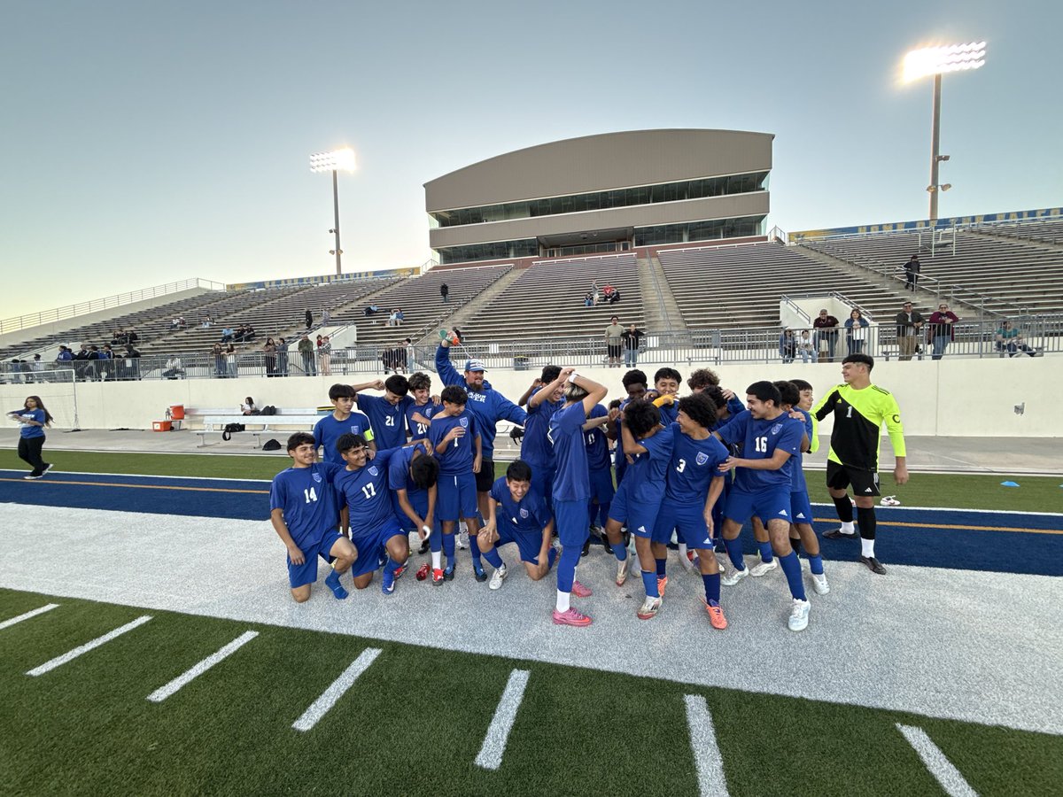 DanielETaylor86's tweet photo. Falcon Proud

The Freshman Channelview Falcons defeat the Atascocita Eagles https://t.co/G2pnZoBPE7