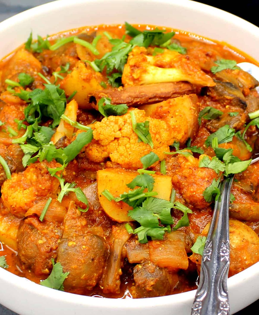 Goa is a magical land with delicious food that you won't easily find in an Indian restaurant. But you can always try my vegetable vindaloo at home, and learn a little more about this beautiful Indian state.
open.substack.com/pub/holycowveg…
