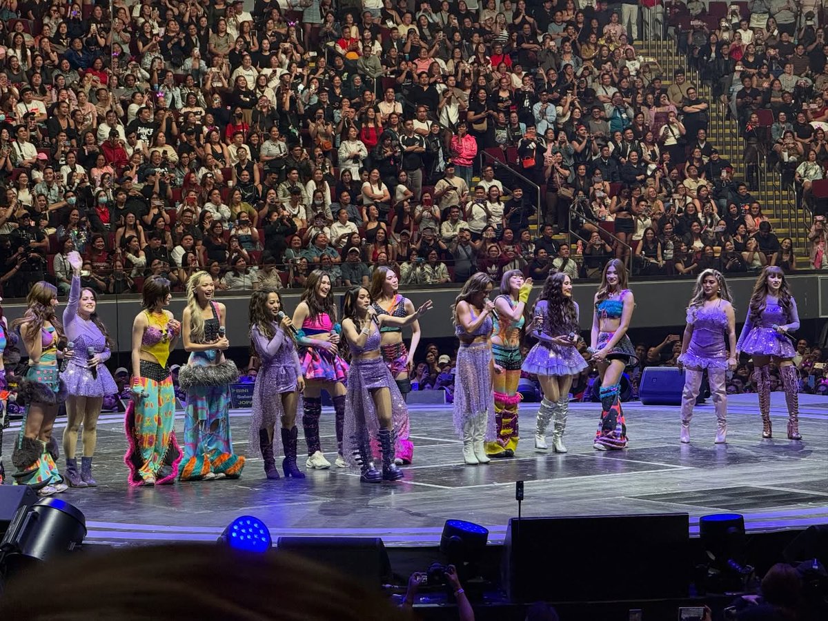 inquirerdotnet's tweet image. FEMALE POWER 🥳 

LOOK: P-pop powerhouse BINI made a surprise appearance on SexBomb Girls' "rAWnd 3" concert at the Mall of Asia Arena on Friday, Feb. 6.

Prior to BINI's appearance, SexBomb Girls had long been vocal about wanting to share the stage with the octet. | 📷: Star…