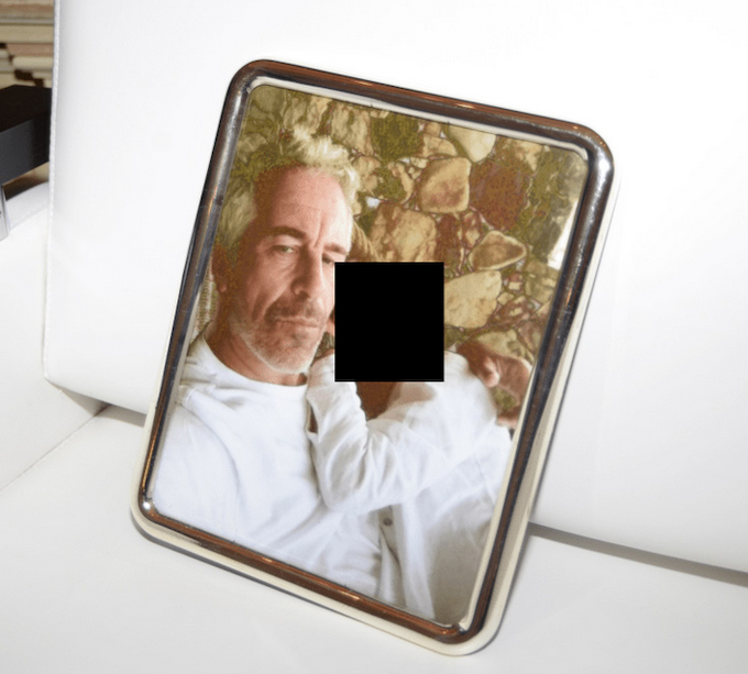 DavidRobie's tweet image. "Nearly two decades ago, it became clear that Jeffrey Epstein was a predator ... A handful of his most disposable allies will now be sacrificed to satisfy our hunger for accountability. But don’t be fooled." #CafePacific #TheEpsteinFiles @Jonathan_K_Cook 
davidrobie.nz/2026/02/the-cr…