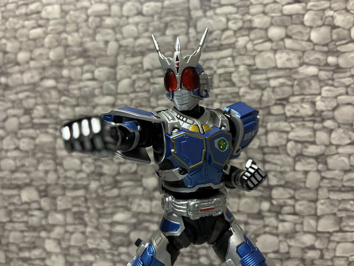 atom_douga's tweet photo. アギトの3ライダー揃ってます https://t.co/fjmKmLJ7Py