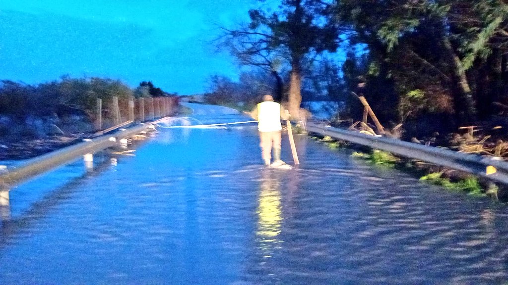 #BorrascaLeonardo 
A estas horas continuamos con el seguimiento de niveles y puntos de control en la cuenca del #Guadalete, atentos a sus variaciones y reportando incidencias. 
#ServicioPúblico
#Emergencias
#AgentesMedioambientales