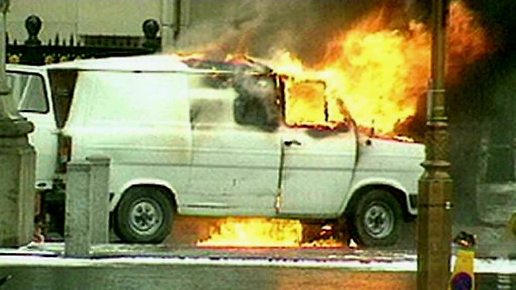 1922_adrian's tweet photo. On February 7, 1991, an active service unit of the I.R.A. (England Dept) launched a daring
mortar attack on 10 Downing Street. At the time of the attack the English Prime Minister John Major and his war cabinet were holding a meeting regarding the Gulf War. 
#IrishRepublic32 https://t.co/OpXnoEY096