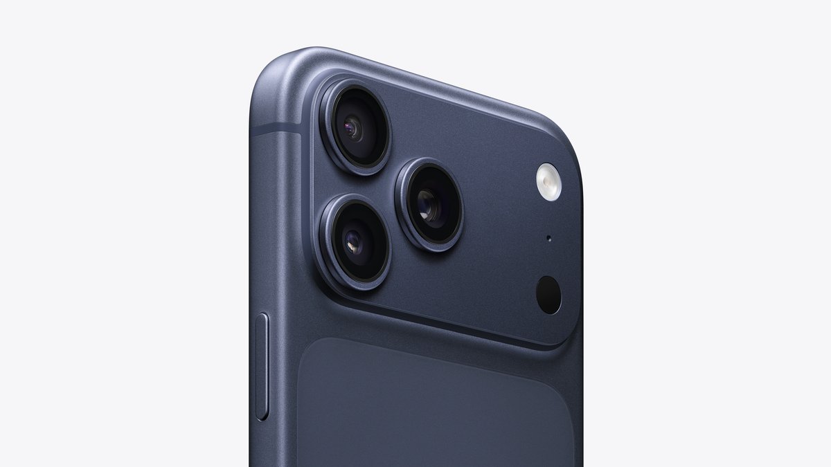 kobonemi's tweet photo. 「iPhone 18 Pro Max」、新次元のバッテリー駆動時間を実現へ - こぼねみ https://t.co/9m0znHvQ4M #iPhone18 #iPhone18Pro #iPhone18ProMax #iPhone18Fold #折りたたみiPhone #iPhoneFold #Apple #iPhone2026 https://t.co/FNTWWCvTAw