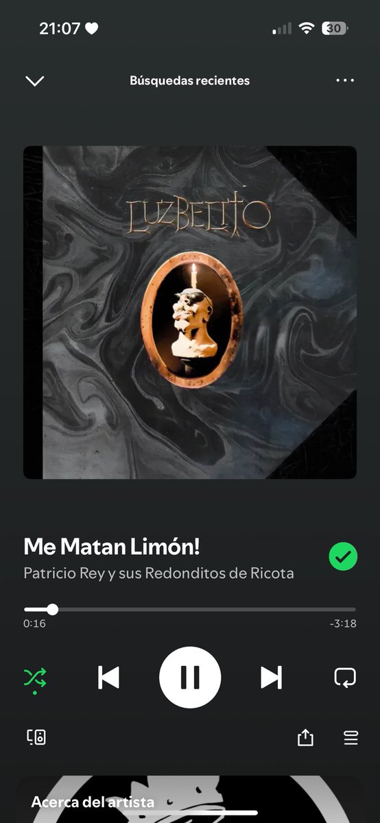 Siempre que escucho este tema en mi mente la veo a  mi hermana cantándolo jajajajaja