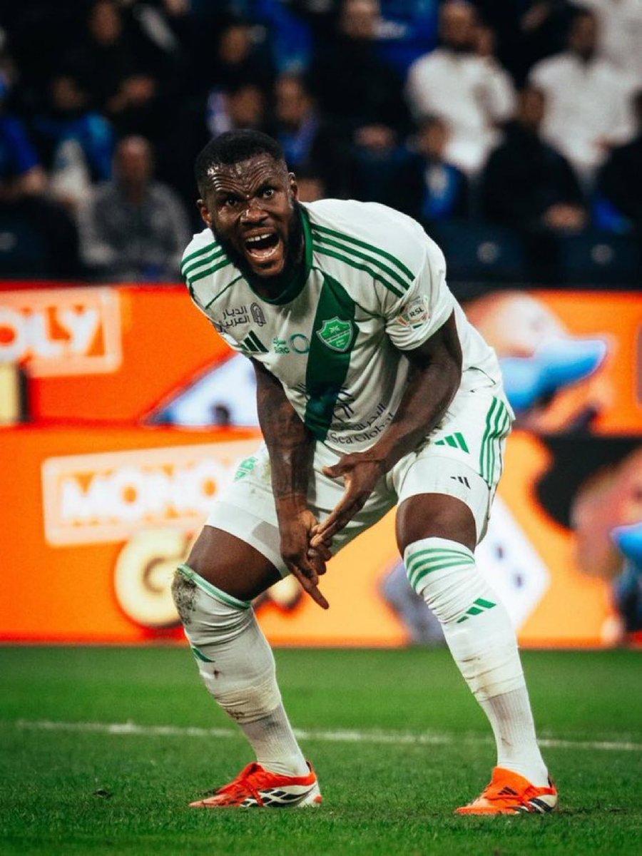 4AALSAD's tweet image. محاور روشن في كفه 
وجزمة كيسيه في كفه⚖️🫡

#الاهلي
@ALAHLI_FC