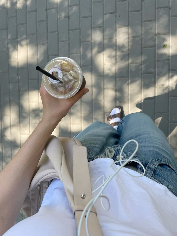 consuistency's tweet photo. ⠀

Butuh kopi pagi pagi, hari ini bakal keliling buat nyari baju yang cocok untuk acara besok, semoga yang dijanjiin hari ini beneran bisa ikut. Kalo enggak? Terserah.    

⠀ https://t.co/EVY47vpwVI