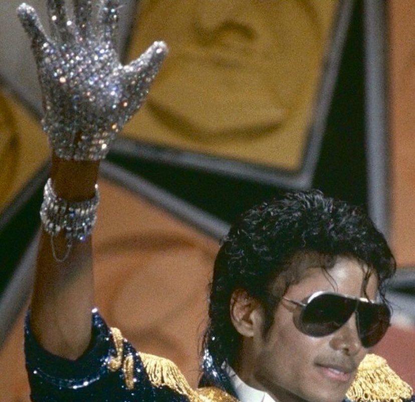 thegoldeneri's tweet image. The bracelet, the glove