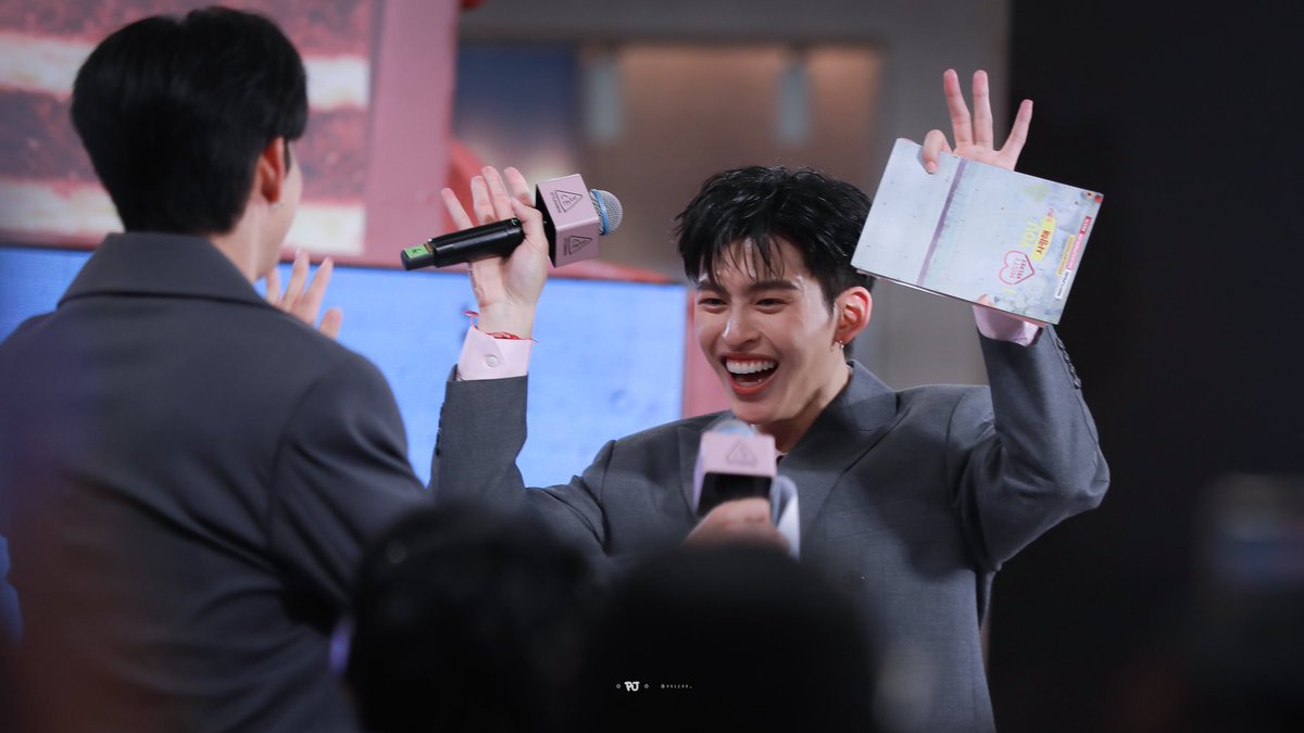 twixtpp's tweet image. ช็อตปอนด์เล่นมุกที่พี่เลโอกระซิบบทให้สำเร็จ แล้วดูนางดีใจวิ่งไปหาพี่เลโอ เด็กน้อยมาก น้องอะะะะะ 😭😭😭😭😭