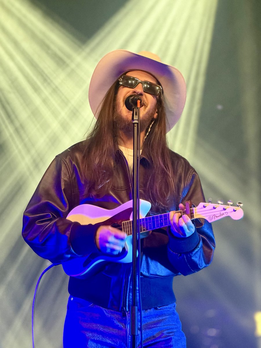 ngltzns's tweet photo. Gran concierto @CarlosSadness Vuelve pronto! https://t.co/UhdgxkukoE