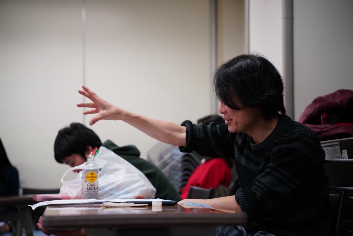 #ヤンバルクイナは真夜中に跳ぶ
#壱人前企画
彼等の良さはやったこともない難役を身体全部でぶつかる覚悟だろう。
⚠️芝居のスタートから驚く！
⚠️開始10分、勢いが止まらない！
⚠️問題定義の超長台詞がスラスラ言えるか？
いくつものシーンをセットの巧妙さと、明かりと音で紡ぐ奇跡の舞台！是非劇場で