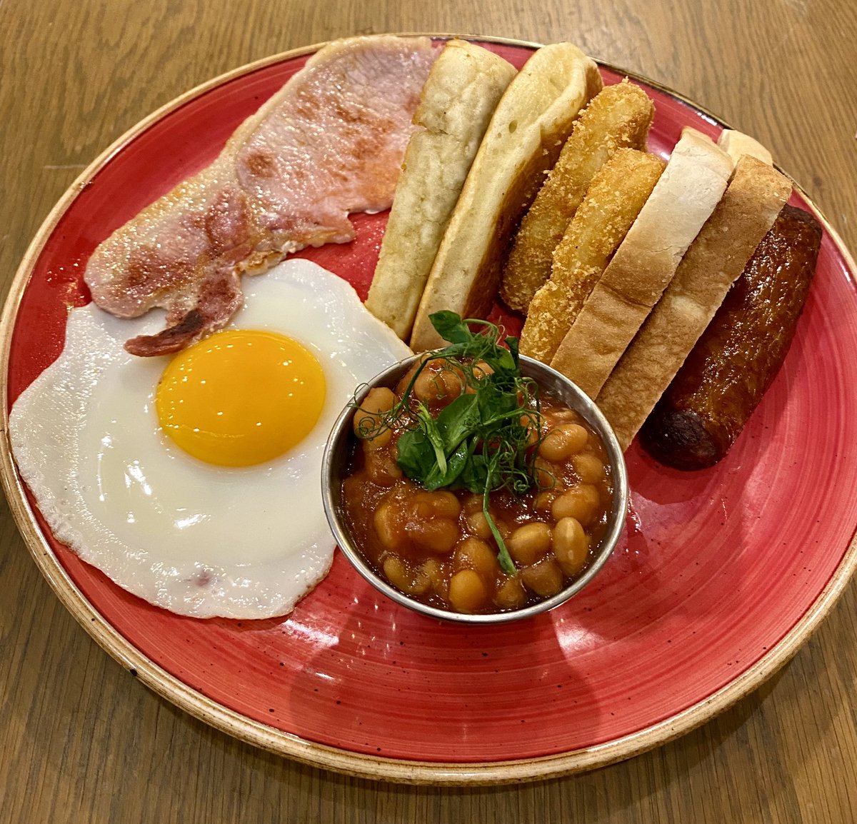 Matthew George (sometimes daughter Beatrice) 💙 tweet media