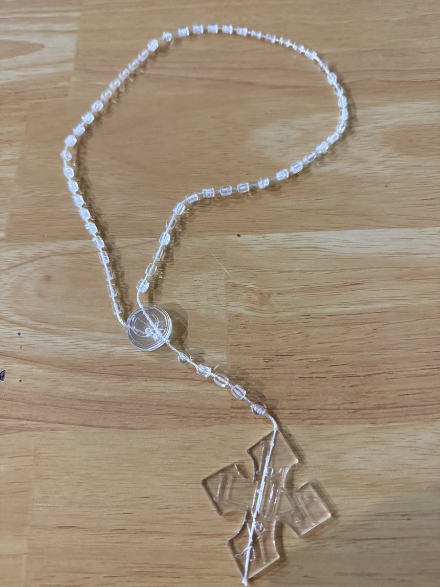 IzzyRosa216's tweet image. was finally excited to get my lux merch just for it to come in like i ordered it off of temu……..you cannot be serious this is beyond disappointing @hola_rosalia