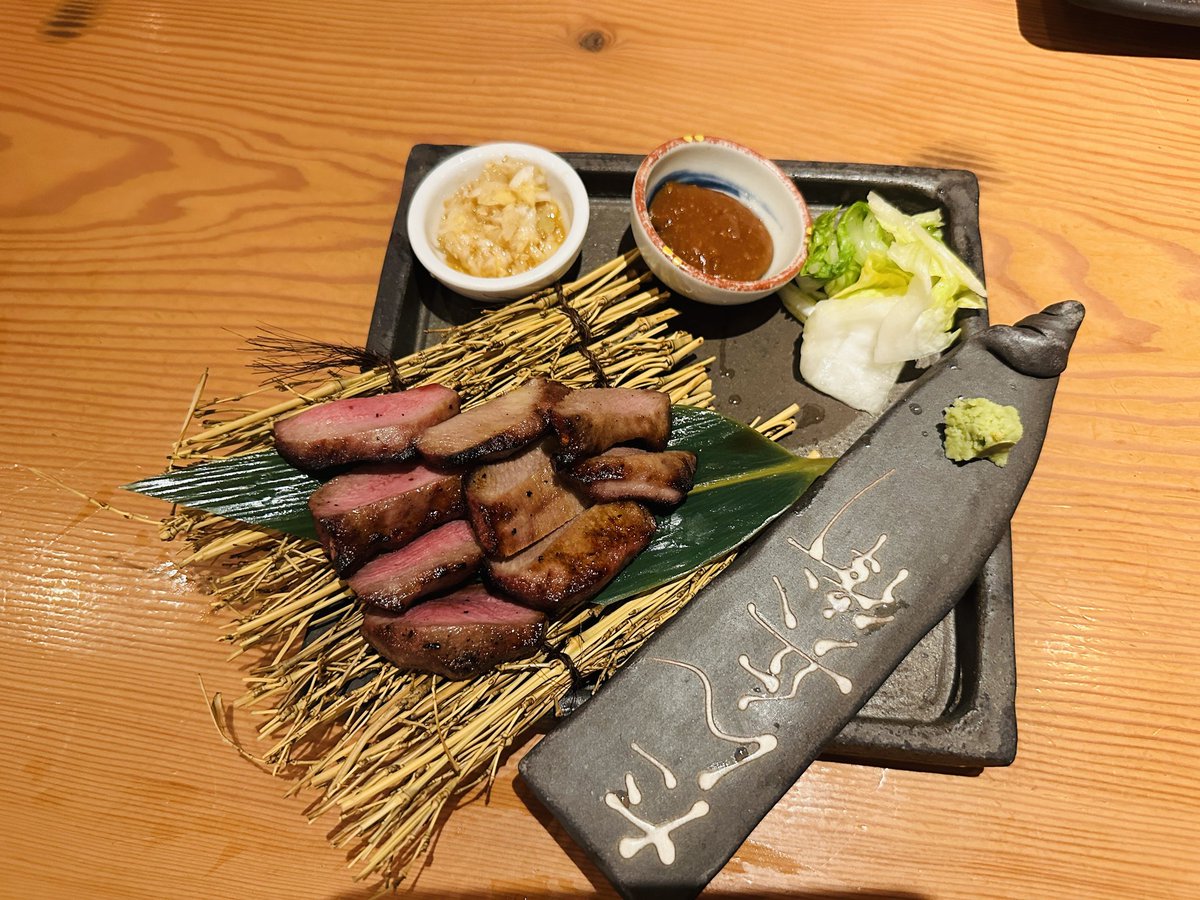 EnwooB's tweet photo. 우설 코스요리. 말 안하면 그냥 소고기라 생각했을듯.
가격대가 있긴 하지만 무제한알콜 포함이라 나에겐 오히려 이득일지도 https://t.co/tc4DuW4A40