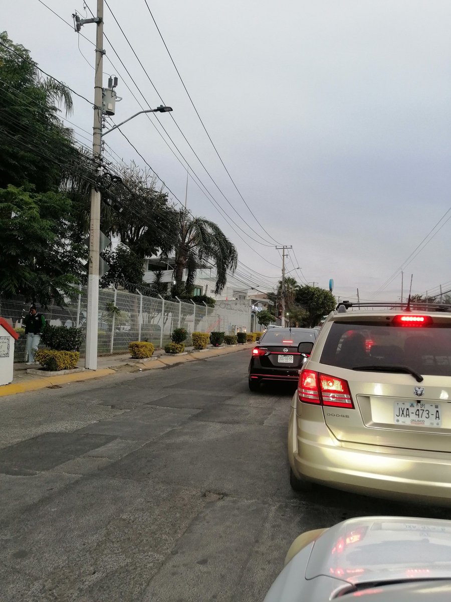 Toma hasta media hora cruzar Juan Gil viniendo sobre Prol Angel Leaño.
¿Hasta cuando piensan hacer algo?
¿Que tiene que pasar?
ADEMÁS decenas de gandallas brincandose en sentido contrario... Hasta cuando?????? 
<a href="/ZapopanDen/">Denuncia Ciudadana Zapopan</a> <a href="/ZapopanGob/">Gobierno de Zapopan</a> <a href="/Linea_Zapopan/">Línea 24/7 Zapopan</a> <a href="/JuanJoseFrangie/">Juan José Frangie</a> <a href="/ENZAPOPAN__/">en zapopan</a>