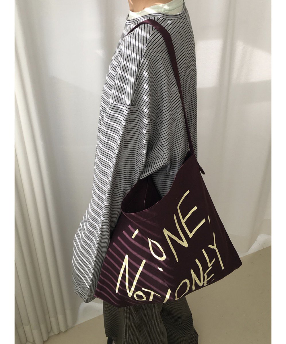 Oiiorw's tweet image. 헐 이가방 색깔별로 다 갖고싶다

아진짜 패션의 완성은 사실 에코백임

홀리데이비지터 가방임다🌈🍀🐾🫟⭐️