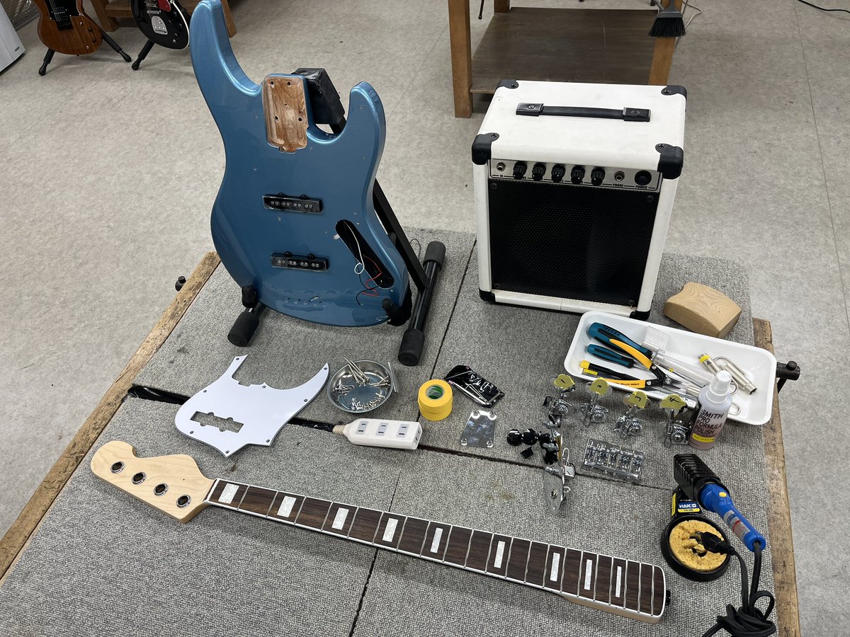 esp_guitarcraft's tweet photo. 今日はインターナショナルギター製作体験！ https://t.co/xUWzYs1IYc