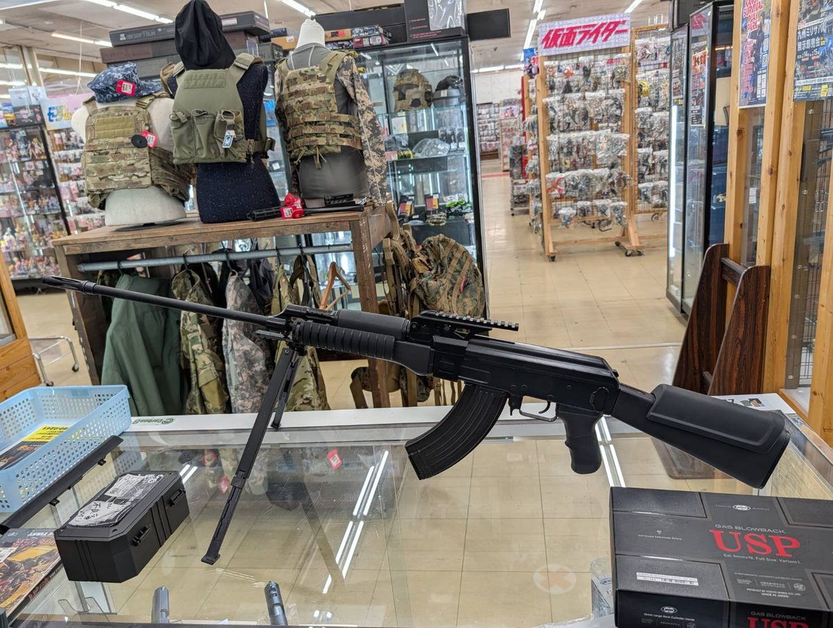 M_M_Military's tweet photo. ルチノーイ・プリミョート・カラーシニカヴァは軽機関銃なので6時間フルオートOKです！
ルチノーイ・プリミョート・カラーシニカヴァです！通してください！

#6時間耐久
#FirstFight

と、AK用多弾マガジンがないので、ケルブ城から持ってきてわたしに売ってくださいナオトさん･･･！ https://t.co/ewRG5tRinl