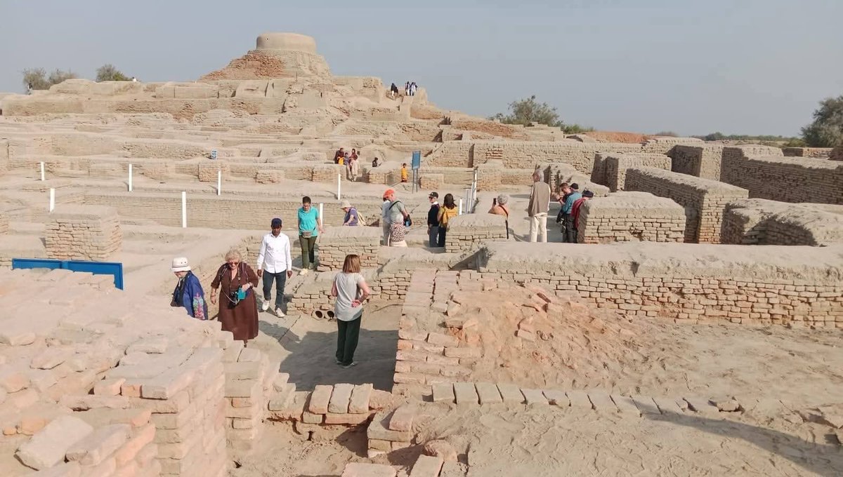 HullioSikandar's tweet photo. Italian tourists visiting the #MohenjoDaro today.

The #SindhGovt is attracting a large number of international tourists not only at this UNESCO's World Heritage archaeological site but also other historic &amp; scenic destinations, while promoting culture &amp; tourism in the province. https://t.co/wzBnopVnAK