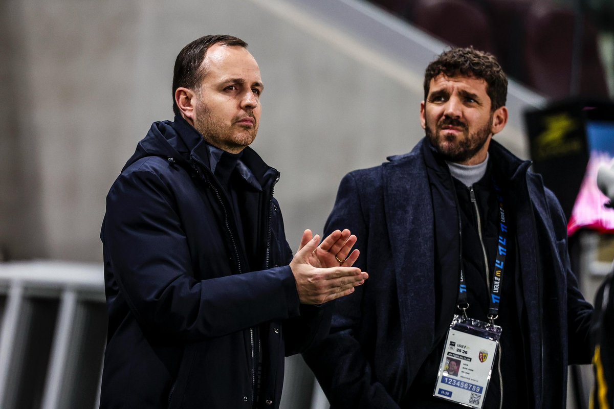 🚨EXCL #RCLens 🔴🟡

🗣️ Benjamin Parrot : « On génère 45 M€ de revenus commerciaux sur un périmètre Ligue 1, ce qui nous situe au rang 4 à peu près en France sur ce domaine-là »

🗣️Jean-Louis Leca : «Malang Sarr et Adrien Thomasson ? Ce sont des joueurs que l’on compte conserver