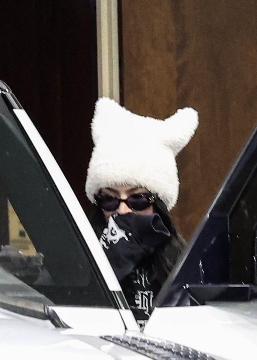 Megan Fox Candids tweet media