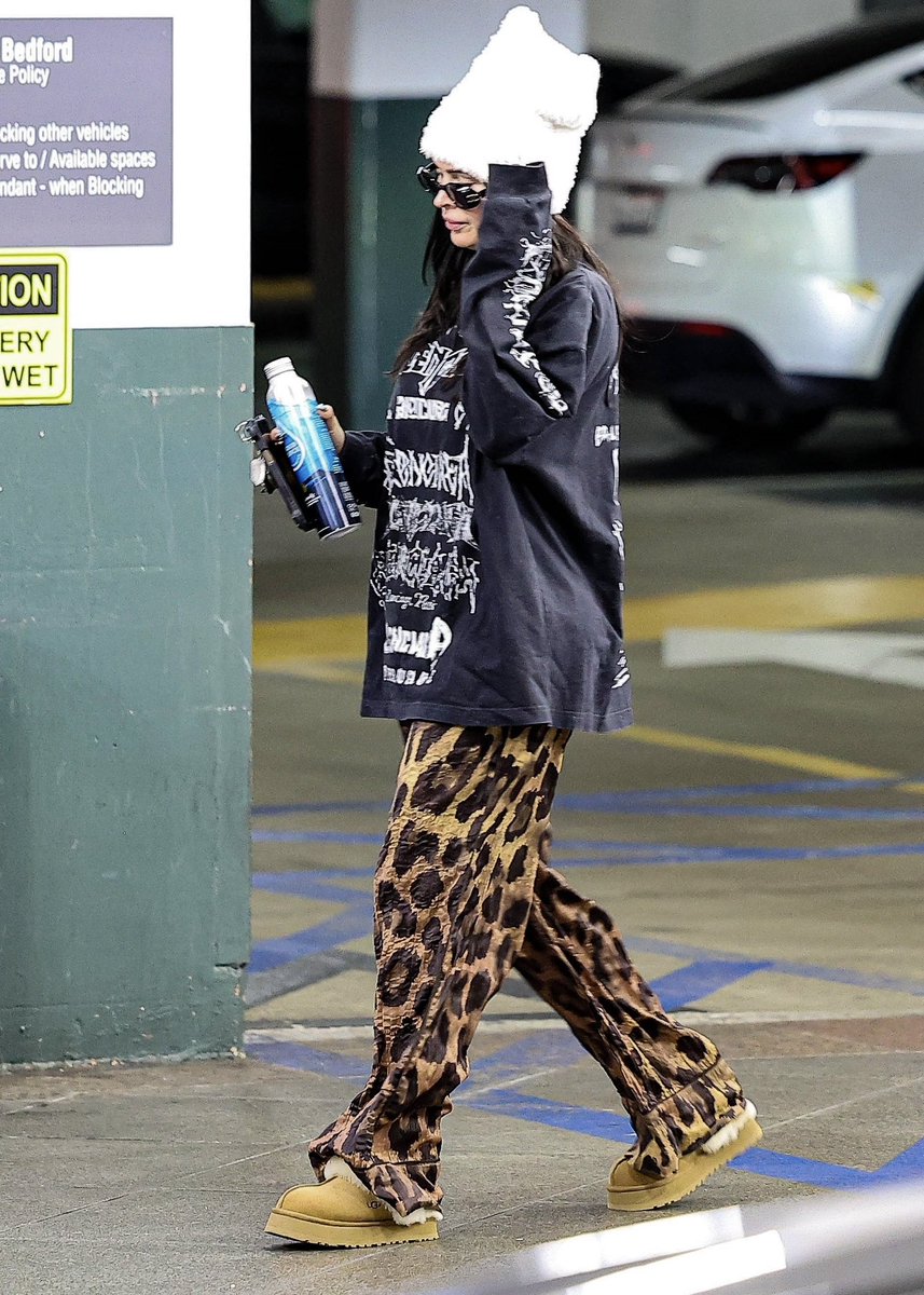 Megan Fox Candids tweet media
