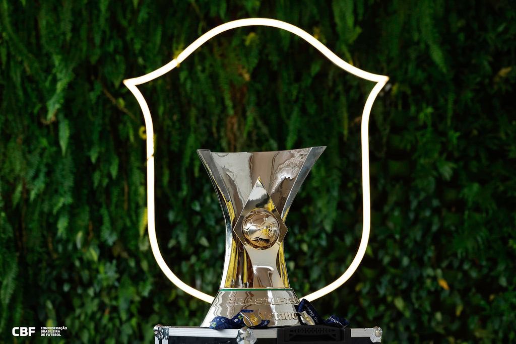 DataFutebol's tweet image. URGENTE! 🚨 

O BRASILEIRÃO PODE SER REDUZIDO! 🤯🇧🇷

A CBF vai debater com os clubes a mudança do Brasileirão de 20 para 18 CLUBES ‼️

E TEM MAIS: O Brasileirão passaria a ter 3 REBAIXADOS. Sendo que:
• 2 SERIAM REBAIXADOS DIRETOS
• TERIA UM PLAY-OFF DO ANTEPENÚLTIMO DA SÉRIE A…