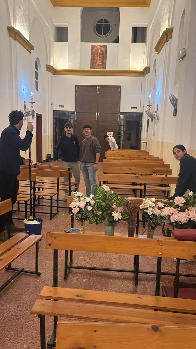 DNBellavista's tweet image. Esta semana han comenzado las obras en el interior del Templo. Hoy nuestros hermanos se afanan en limpiar la Parroquia para prepararla para la actividad parroquial del fin de semana. 
Estamos cargados de ilusión ante la llegada de una especial Cuaresma.