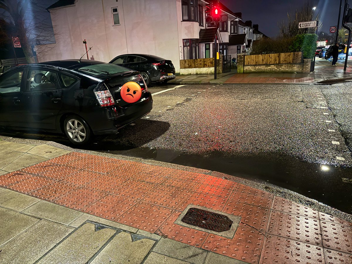 U2Gorilla's tweet photo. Dear @EalingCouncil, I’v e-mail and reported on your clean streets app but still nothing being done about poor parking which causes significant congestion on Berkeley Ave, UB6. Someone has also decided to paint over a restriction sign to avoid enforcement action!! Not acceptable https://t.co/NlOVGtAbNd
