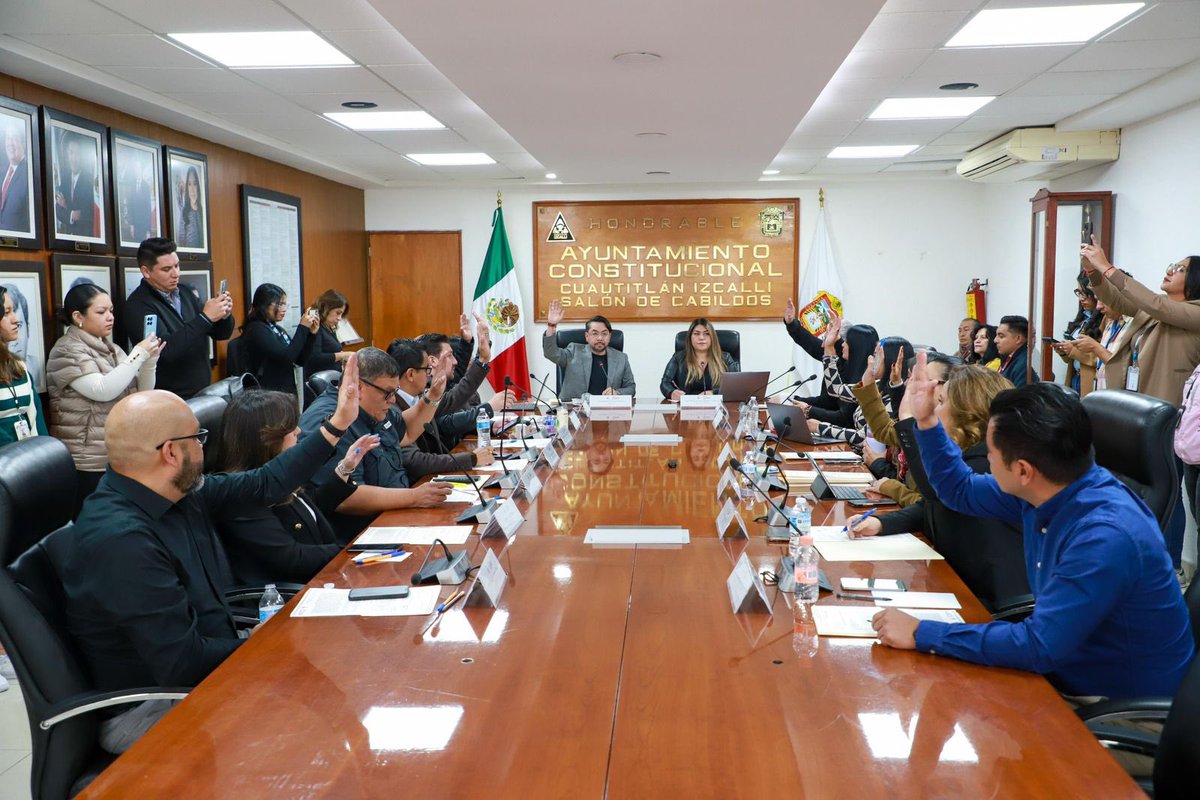 daniel_ser's tweet image. Hoy, en la Trigésima Octava Sesión Pública de Cabildo, aprobamos llevar el Cabildo Abierto al pueblo de San Francisco Tepojaco, reafirmando nuestro compromiso de gobernar cerca de la gente.🗣️✍🏼

También autorizamos la exención del 100% en trámites del programa Oficialía Móvil…