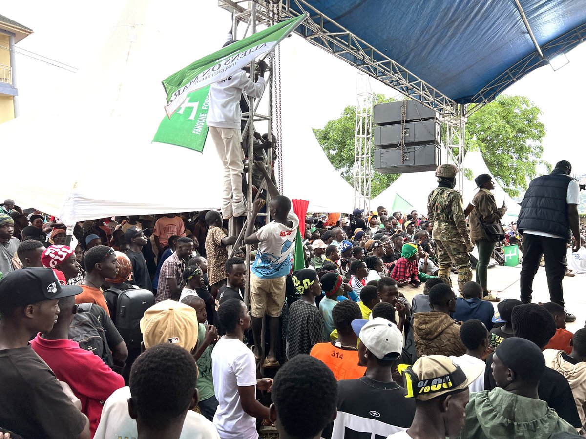 After the morning flashy rains, I made my way to the <a href="/fangoneforest44/">Fangone Forest 🇳🇫</a> home in Makindye. The crowd's jubilation, music, and dance reflected their eagerness for our discussion, making for a very engaging atmosphere. What a day!
<a href="/AlienSkinUg/">ALIEN SKIN OFFICIAL</a> <a href="/FCSS120T/">Fangone Comment Section</a> 

youtube.com/live/KAy-CefCJ…