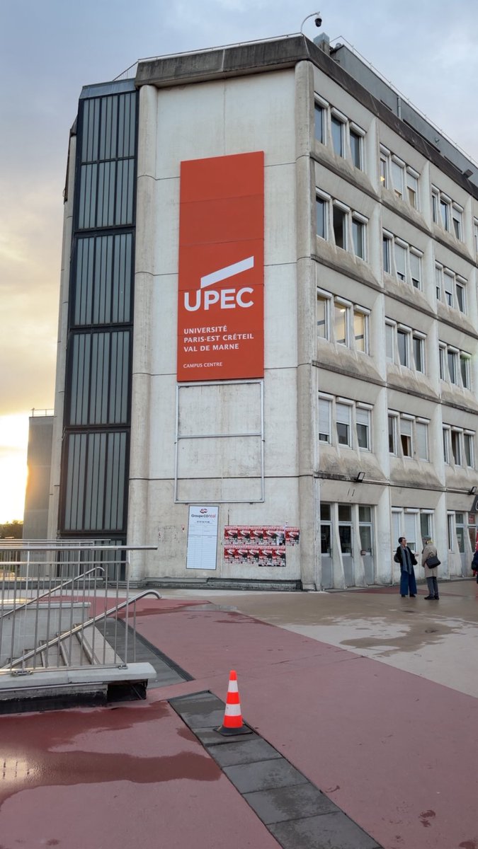 Akhi213dz's tweet photo. Cette université enft jsp #upec #creteil https://t.co/6D1CI4k2eY