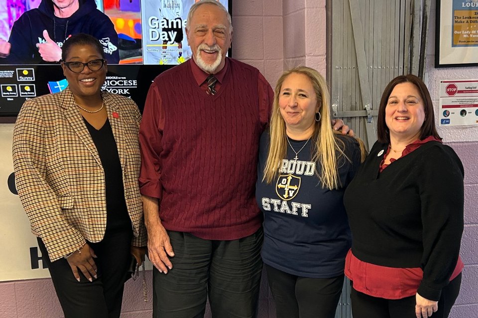In celebration of Catholic Schools Week, The School of Education donated 14 digital microscopes to Our Lady of Victory School in Mount Vernon, NY.

READ ALL ABOUT IT!
👇👇👇👇👇
conta.cc/4rABVjl
#SJUSOE 
#SJUElevate
#Partnerships