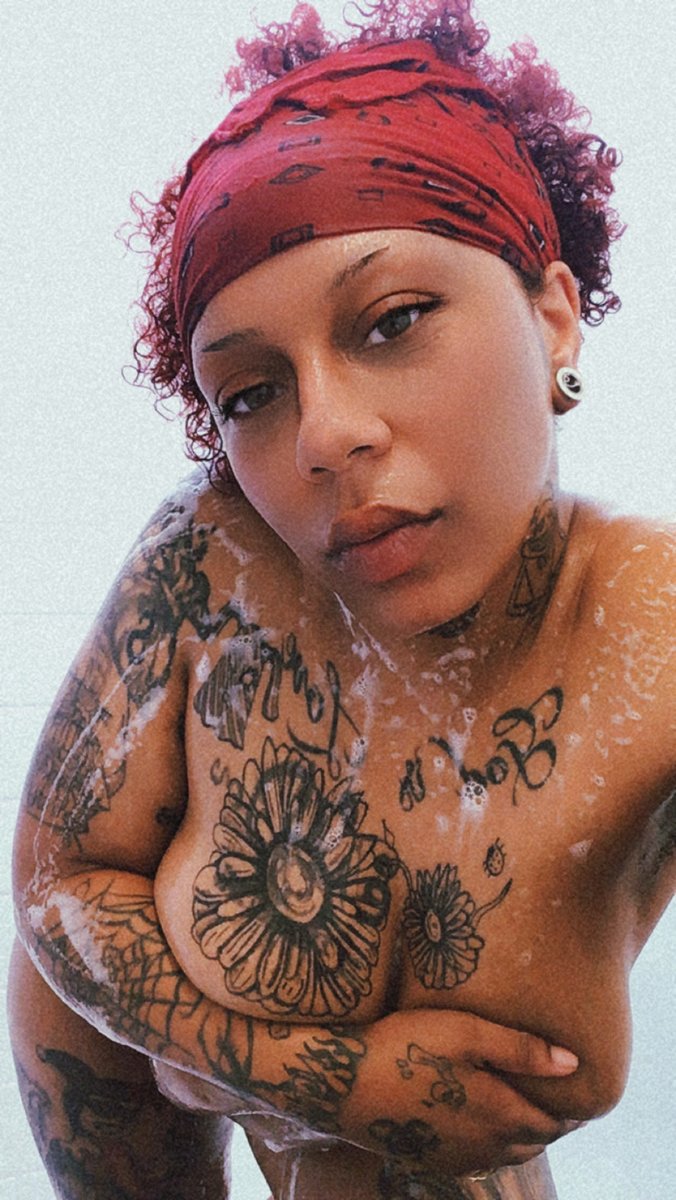 bitcheslovepak🌸 tweet media