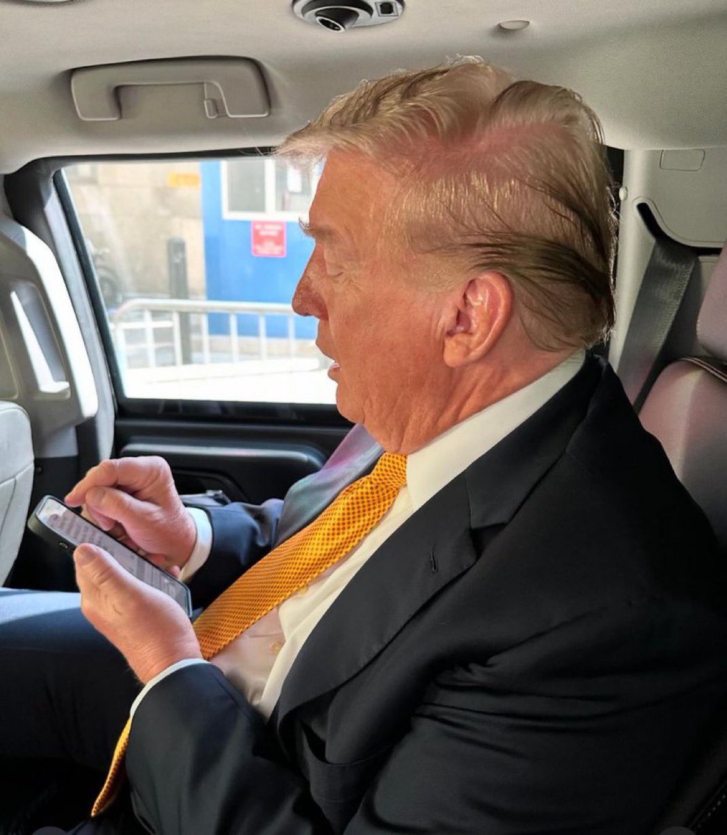 RpsAgainstTrump's tweet photo. Trump to The Atlantic on how he posts on social media:

“I go quickly as hell. You’d be amazed. You’d be impressed. And I like doing them myself. Sometimes I dictate them out, but I like doing them myself.” (2025) https://t.co/jrzHFiENqq