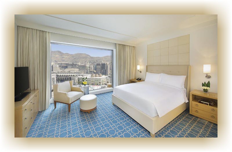 🟠 فندق Hilton Jabal Omar Makkah👇🏻
🌙 دقائق مشي من ساحة الحرم مع إطلالة جزئية 
🌙 3 مطاعم وافطار شهي مع كافيه 
🌙 ملحق بالفندق مركز تسوق فيه ستاربكس
🌙 الدور 3 بالمركز عدة مطاعم معروفة
🌙 ترتفع الأسعار في شهر رمضان 
🌙 الغرفة 1500 ريال الجناح 4000 ريال تقريباً  
🌙 العشر الآواخر